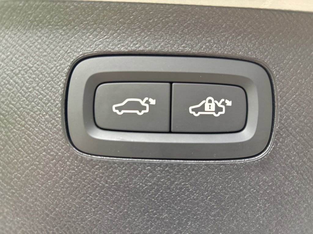 Certified 2026 Volvo XC90 B6 Plus AWD/4WD image 39