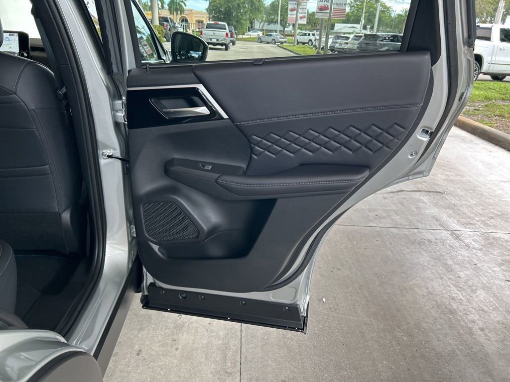 New 2025 Mitsubishi Outlander SEL Black Edition image 33