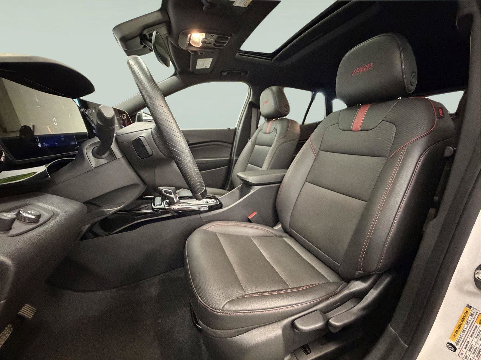 Used 2024 Chevrolet Trax RS w/ Sunroof Package FWD image 28