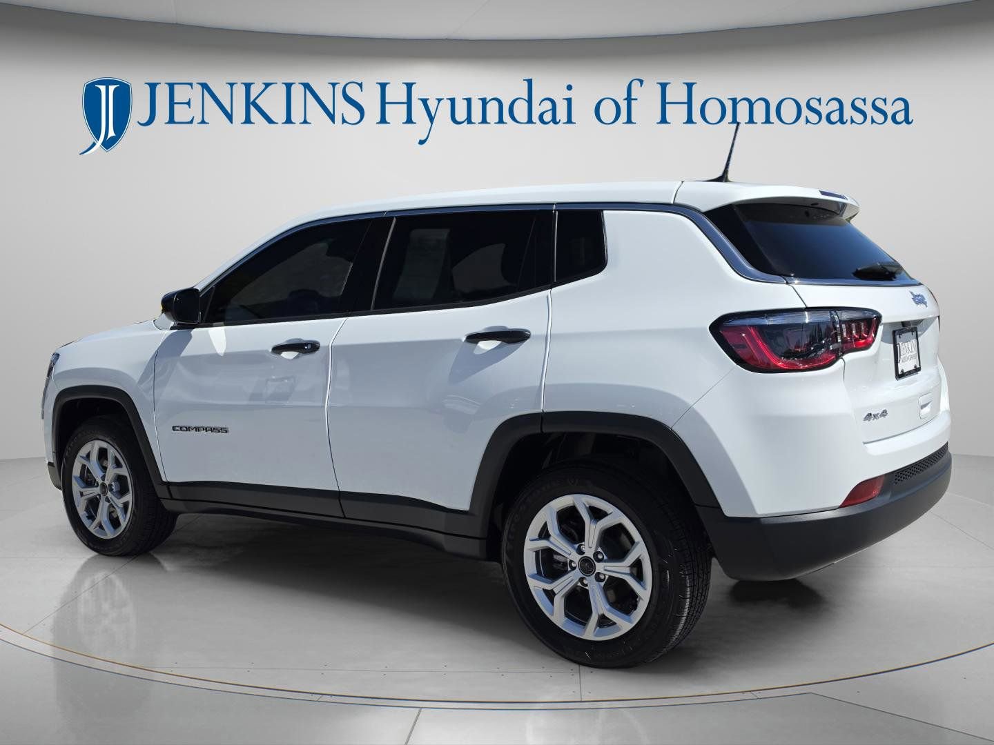 Used 2025 Jeep Compass Sport image 8