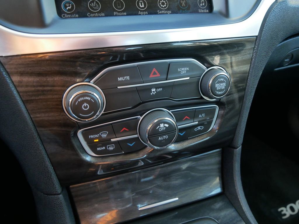 Used 2017 Chrysler 300 Limited AWD/4WD image 22