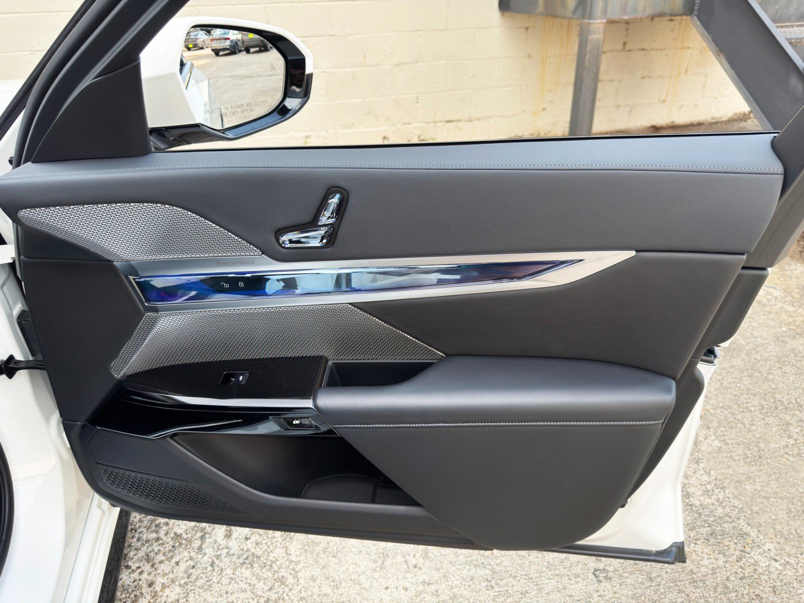 Used 2024 BMW i7 xDrive60 w/ Premium Package AWD/4WD image 52