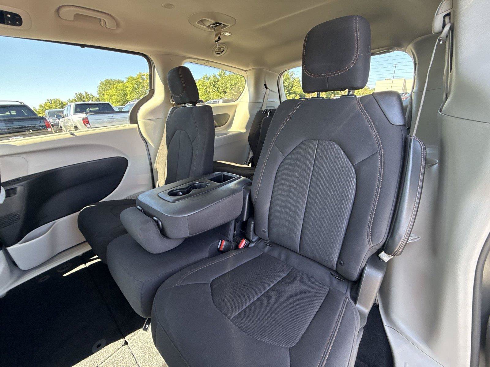 Used 2019 Chrysler Pacifica Touring Plus w/ Advanced Safetytec Group FWD image 16