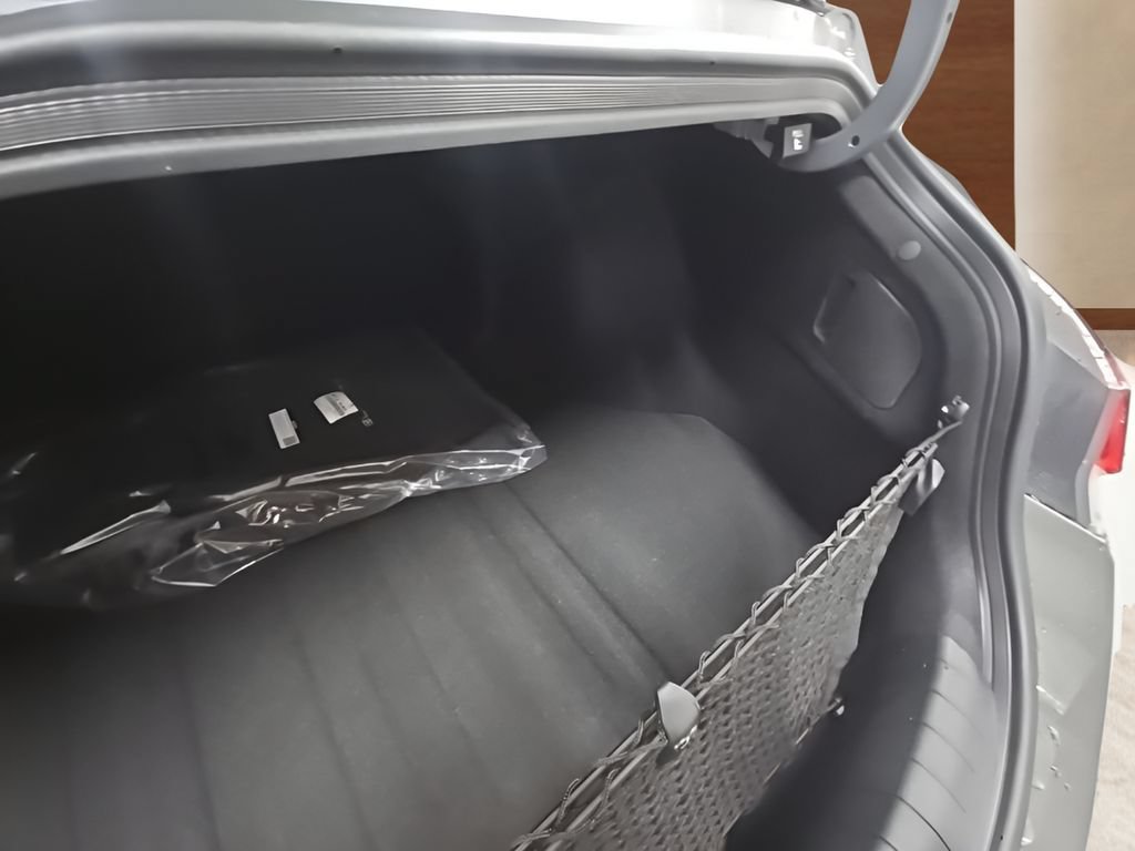 New 2026 Hyundai Elantra SE FWD image 17