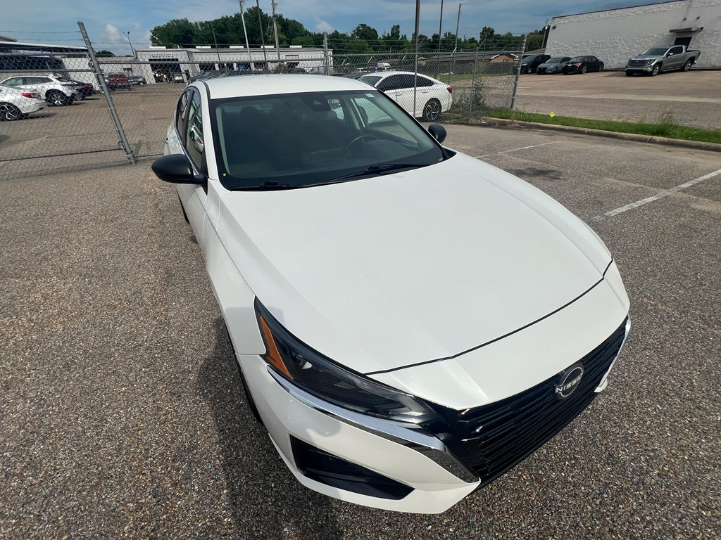 Used 2025 Nissan Altima 2.5 SV FWD image 1