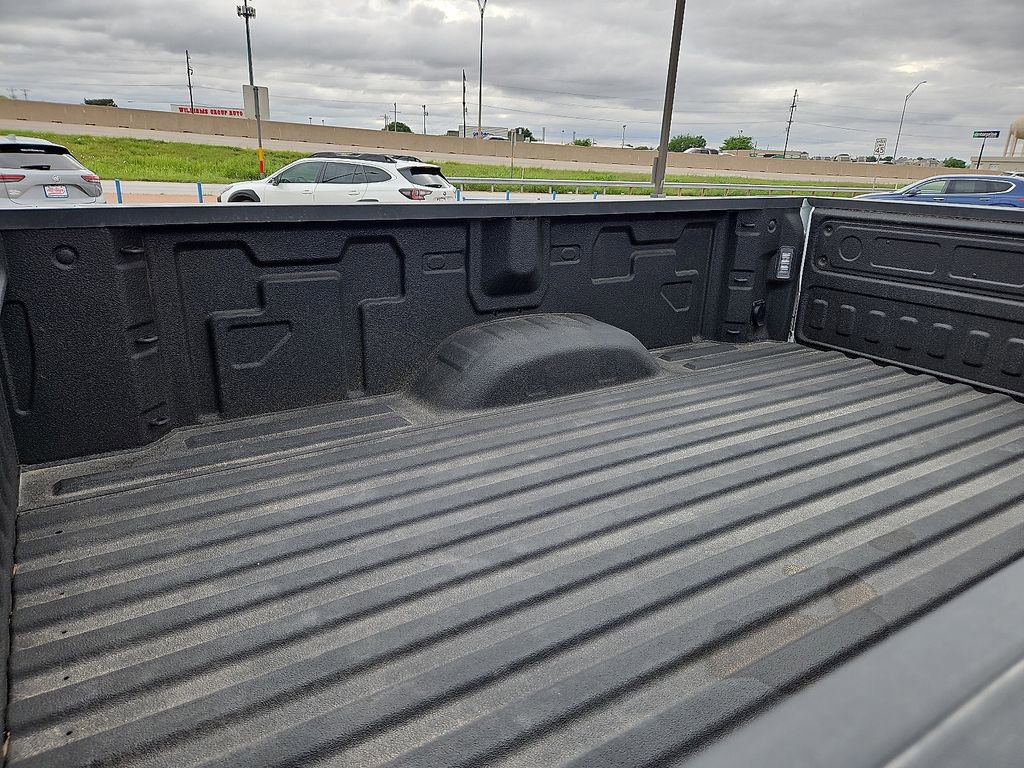 Used 2025 Chevrolet Silverado 2500 LT w/ Convenience Package image 17