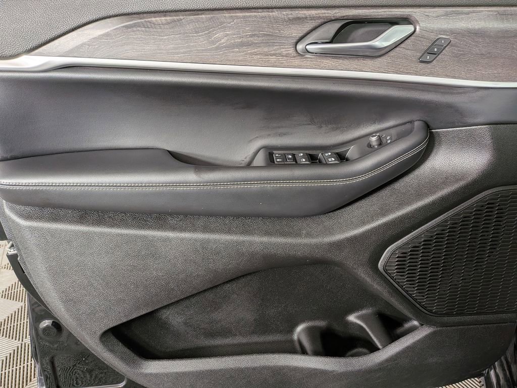 Certified 2023 Jeep Grand Cherokee L Limited image 17