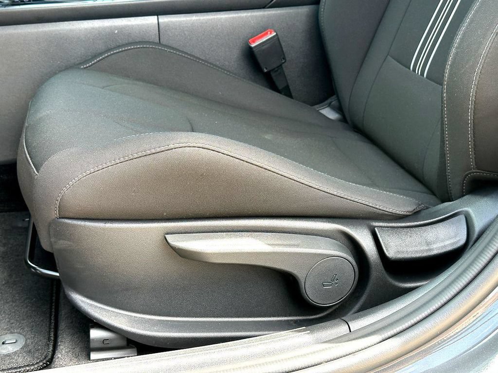 Used 2025 Hyundai Elantra Sport FWD image 15