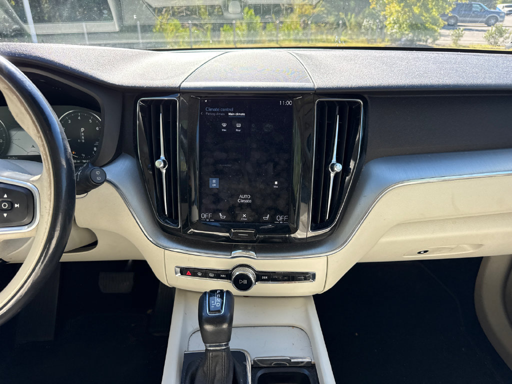 Used 2018 Volvo XC60 T6 Momentum w/ Advanced Package AWD/4WD image 18