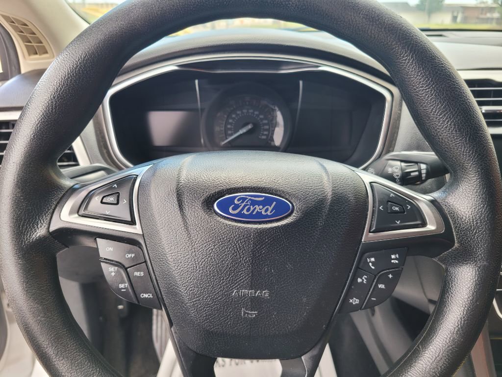 Used 2017 Ford Fusion SE w/ Fusion SE Technology Package image 13