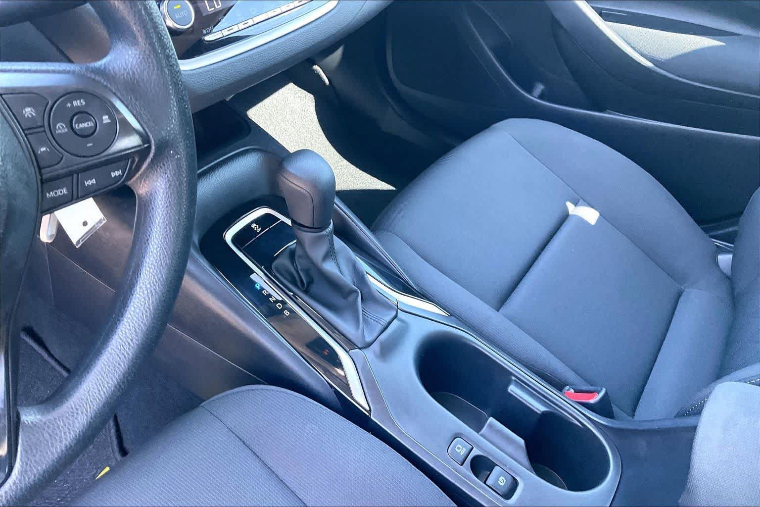 Used 2025 Toyota Corolla LE FWD image 13