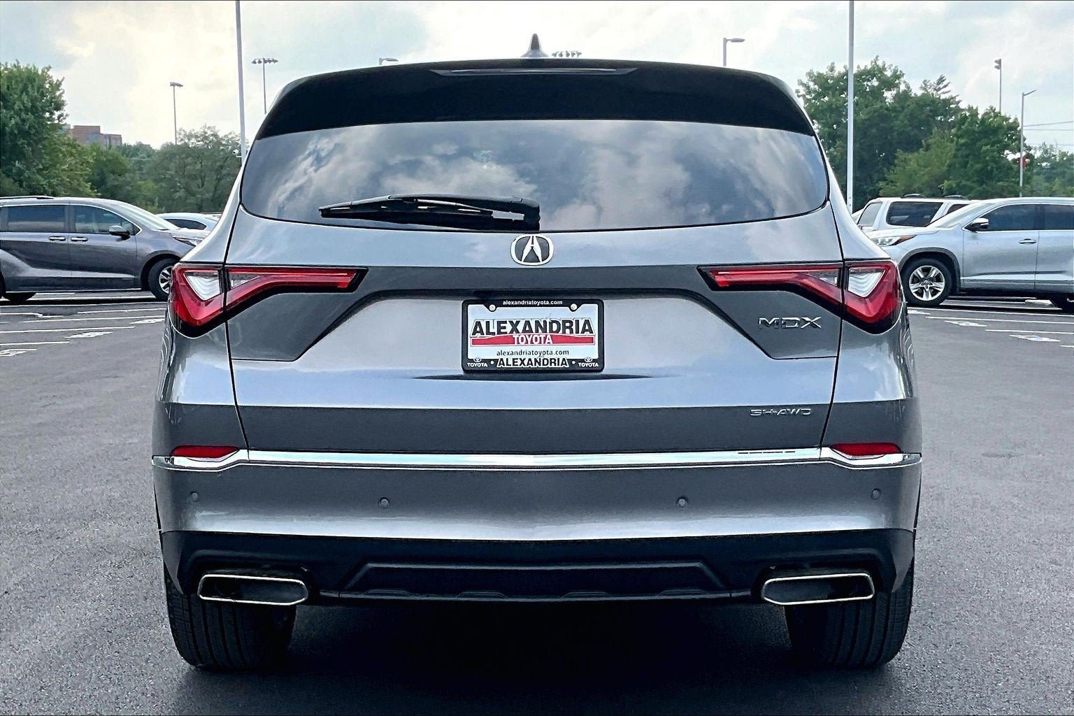 Used 2023 Acura MDX SH-AWD w/ Technology Package image 4