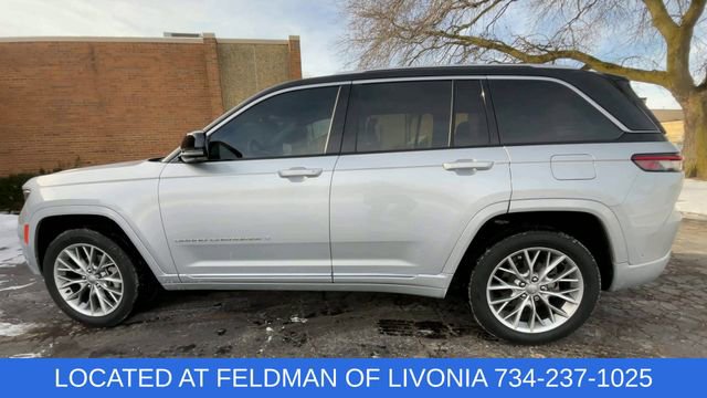 Used 2023 Jeep Grand Cherokee Summit w/ Luxury Tech Group V image 5