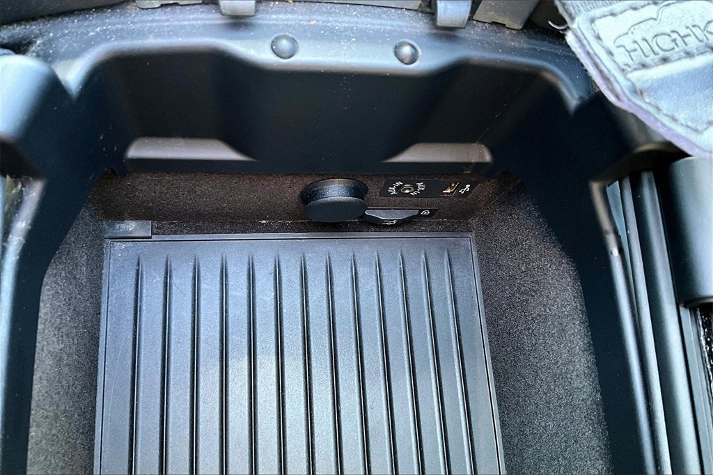 Used 2015 BMW 650i Convertible w/ Executive Package image 29