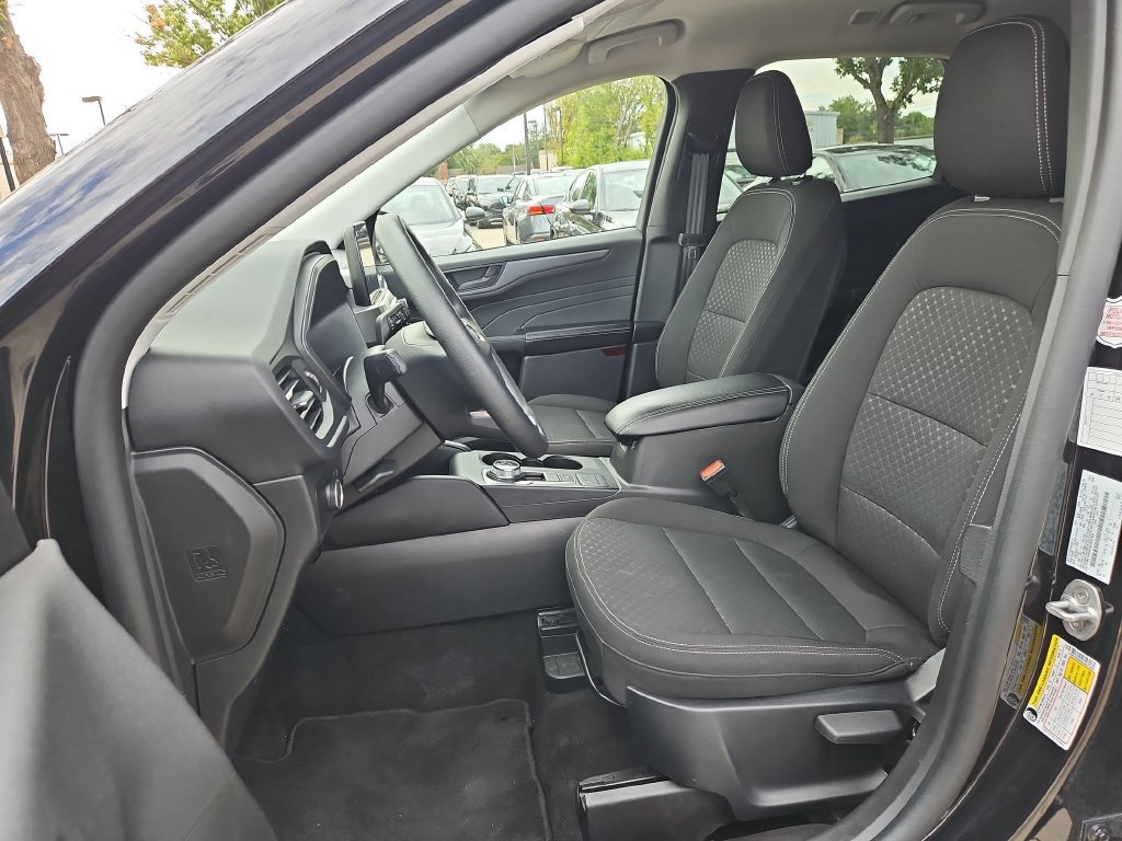 Used 2025 Ford Escape Active AWD/4WD image 25