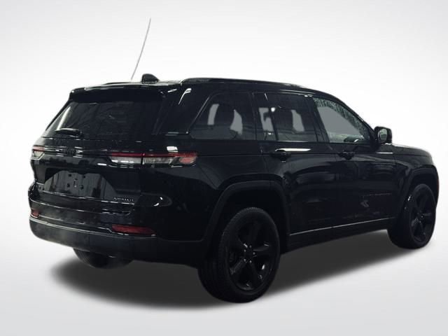Used 2023 Jeep Grand Cherokee Limited w/ Black Appearance Package image 6