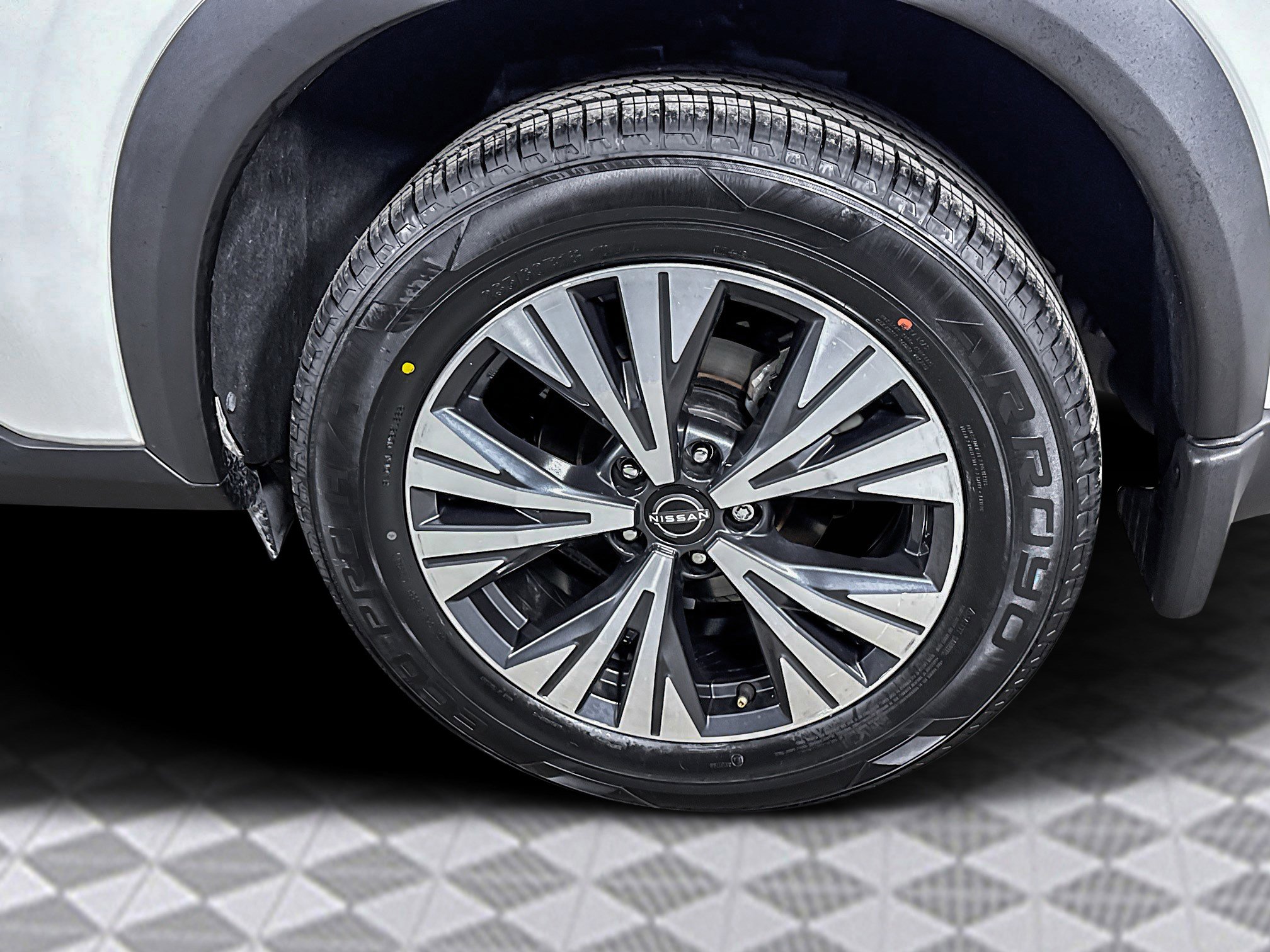 Used 2023 Nissan Rogue SV image 32