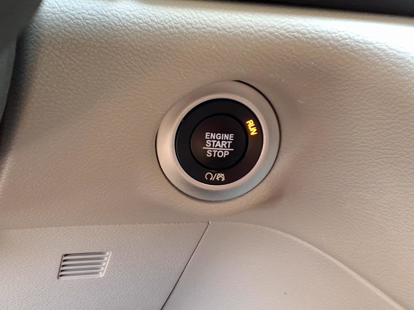 Used 2023 Chrysler Pacifica Touring-L FWD image 18