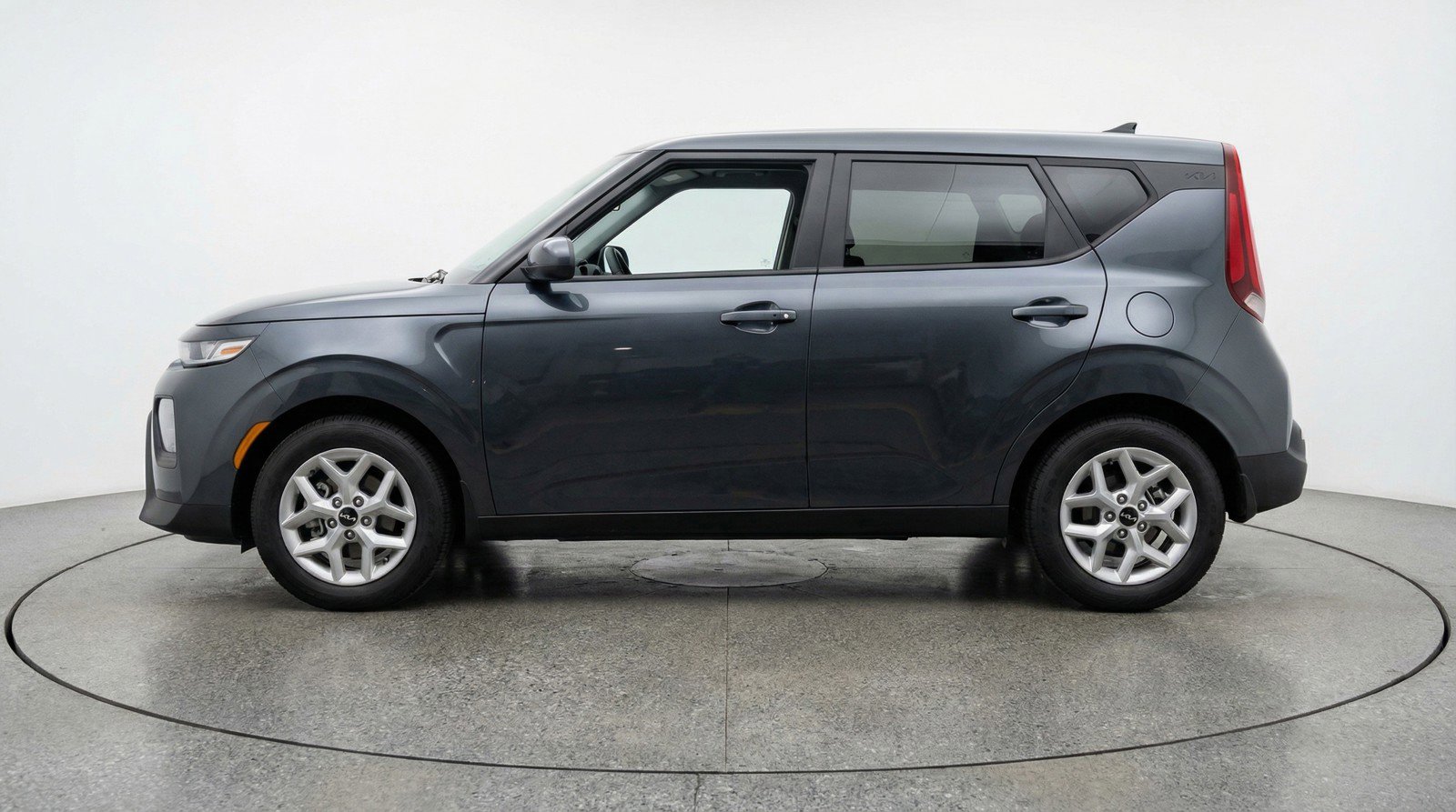Used 2025 Kia Soul LX w/ LX Technology Package FWD image 5