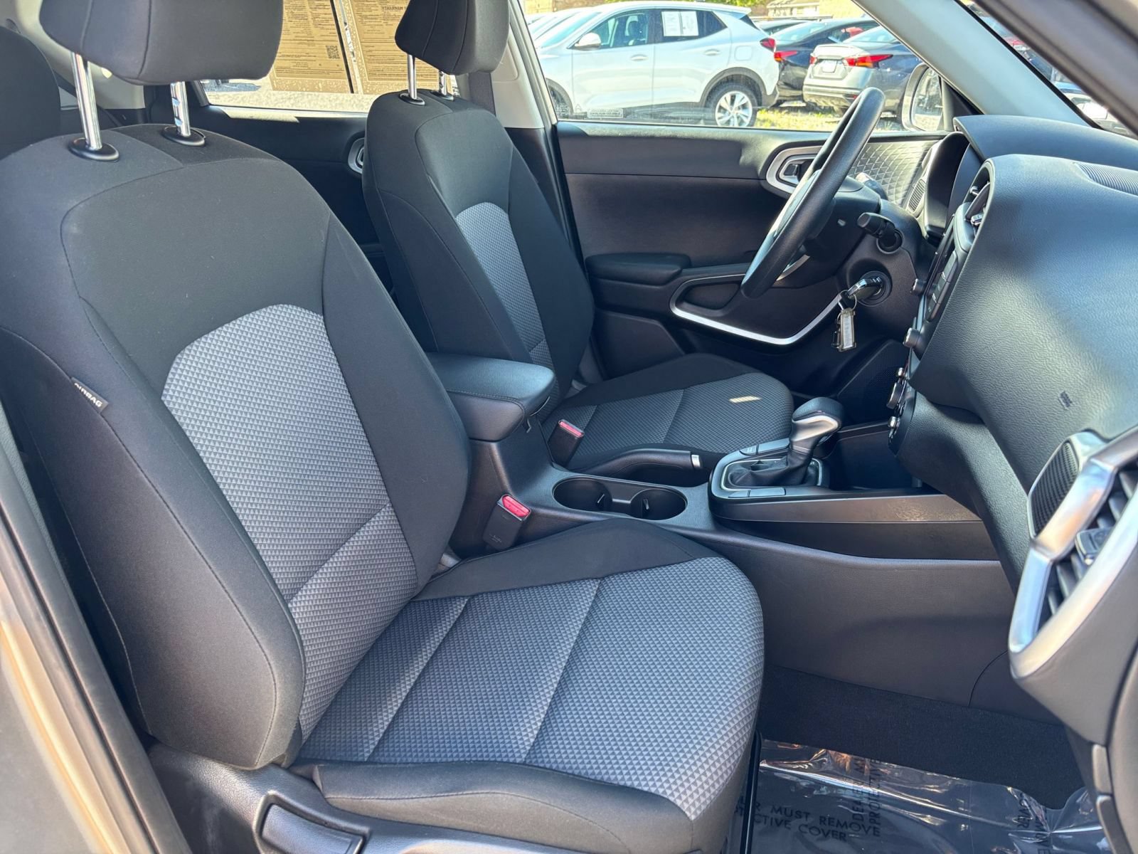 Used 2025 Kia Soul LX w/ LX Technology Package FWD image 34