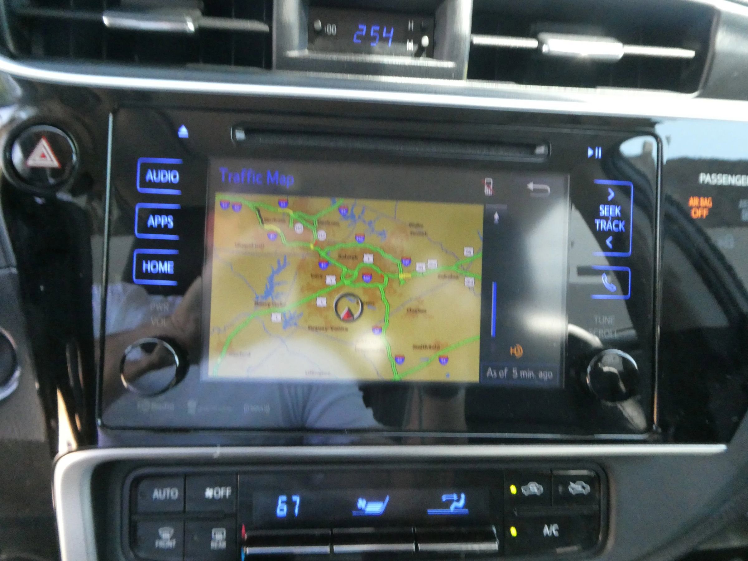 Used 2017 Toyota Corolla XLE FWD image 23