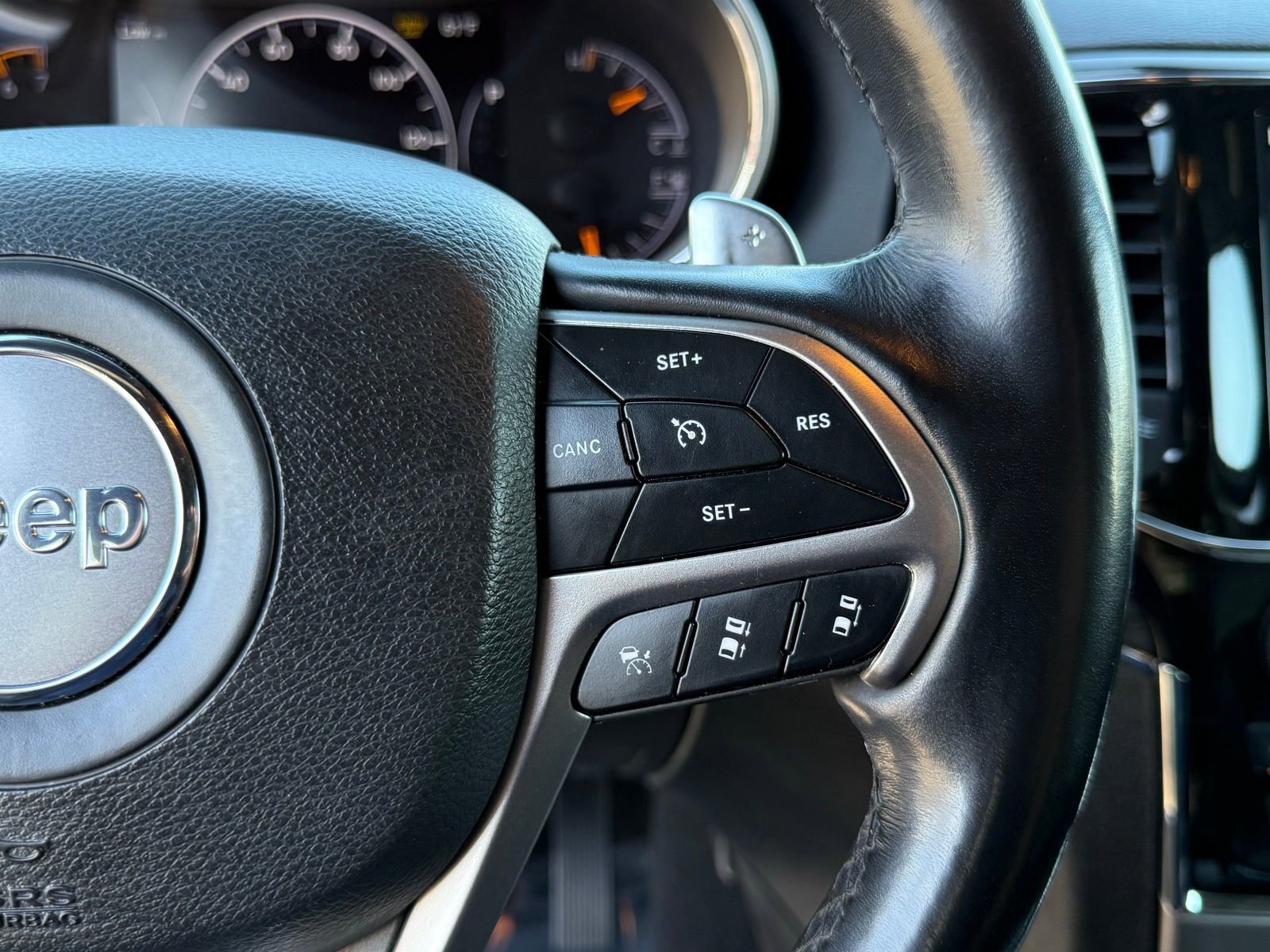 Used 2021 Jeep Grand Cherokee Limited w/ Luxury Group II image 25