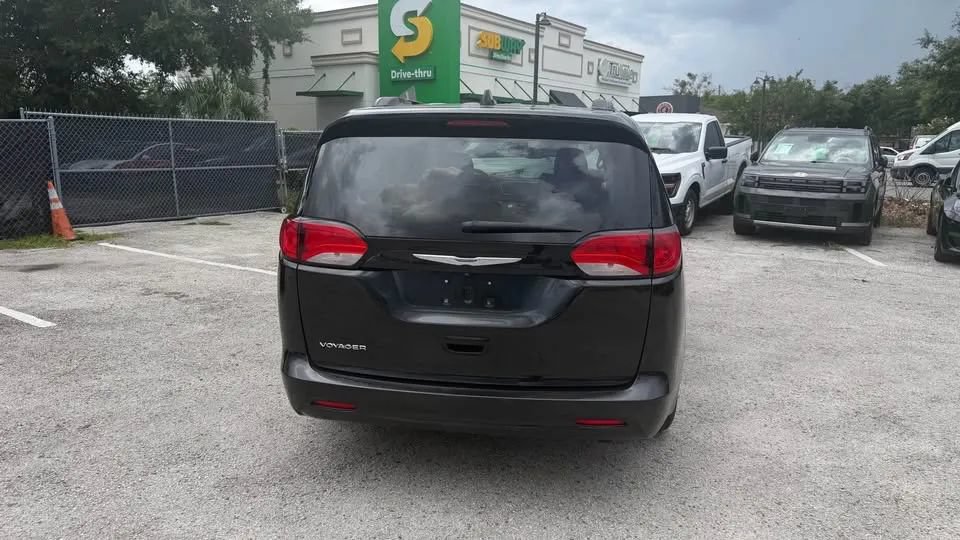Used 2020 Chrysler Voyager Lxi FWD image 10