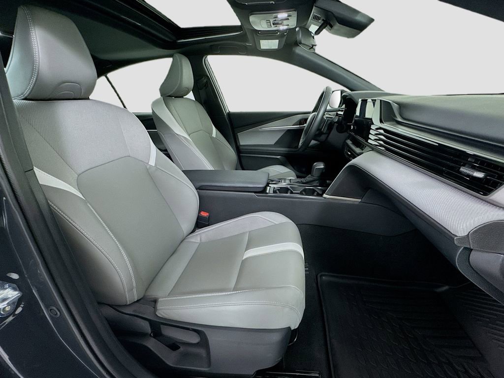 Used 2025 Toyota Camry SE image 28