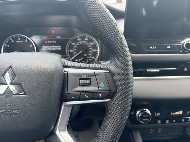New 2025 Mitsubishi Outlander SE AWD/4WD image 17