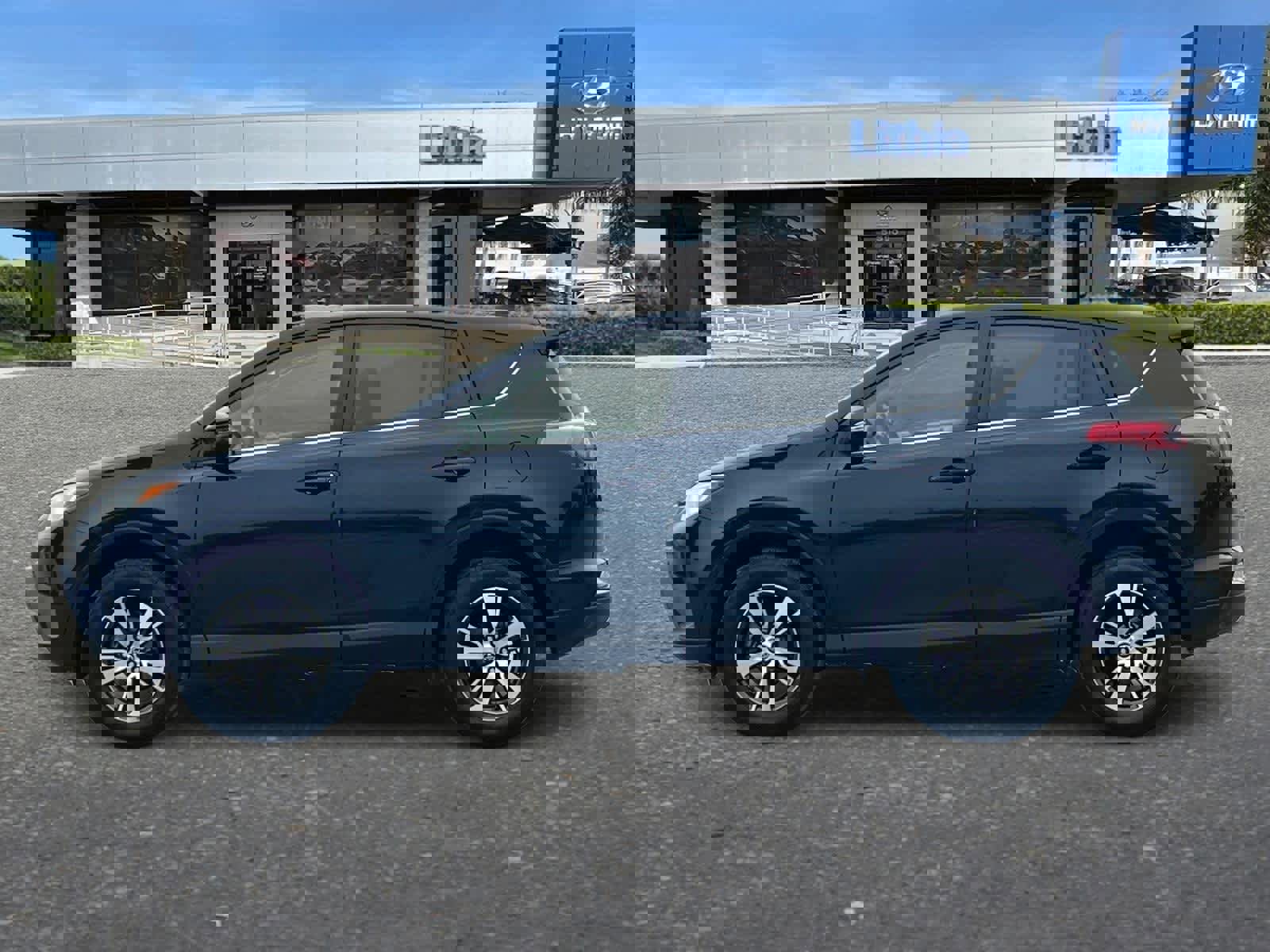 Used 2017 Toyota RAV4 XLE w/ Carpet Mat Package image 6