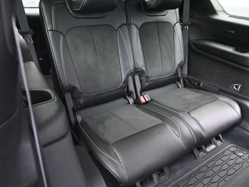 Used 2023 Jeep Grand Cherokee L Altitude image 17