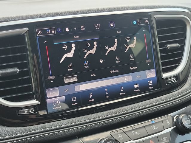 Used 2023 Chrysler Pacifica Limited FWD image 14