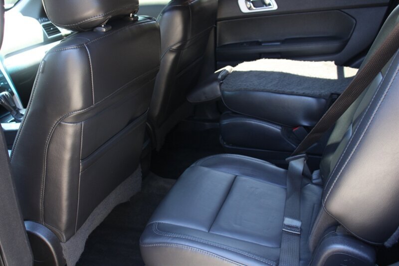 Used 2015 Ford Explorer XLT w/ Equipment Group 202B AWD/4WD image 17
