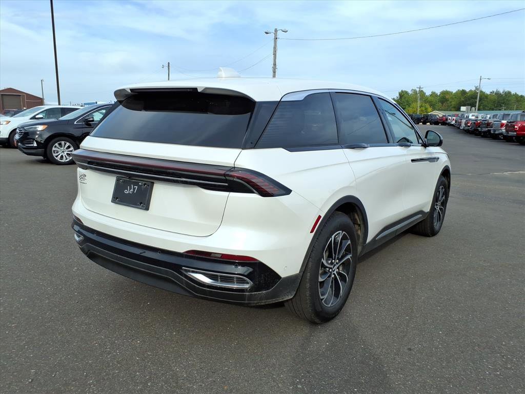 Used 2024 Lincoln Nautilus Premier w/ Equipment Group 102A image 6