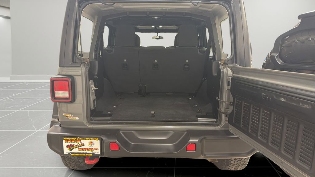 Used 2021 Jeep Wrangler Unlimited Rubicon AWD/4WD image 10