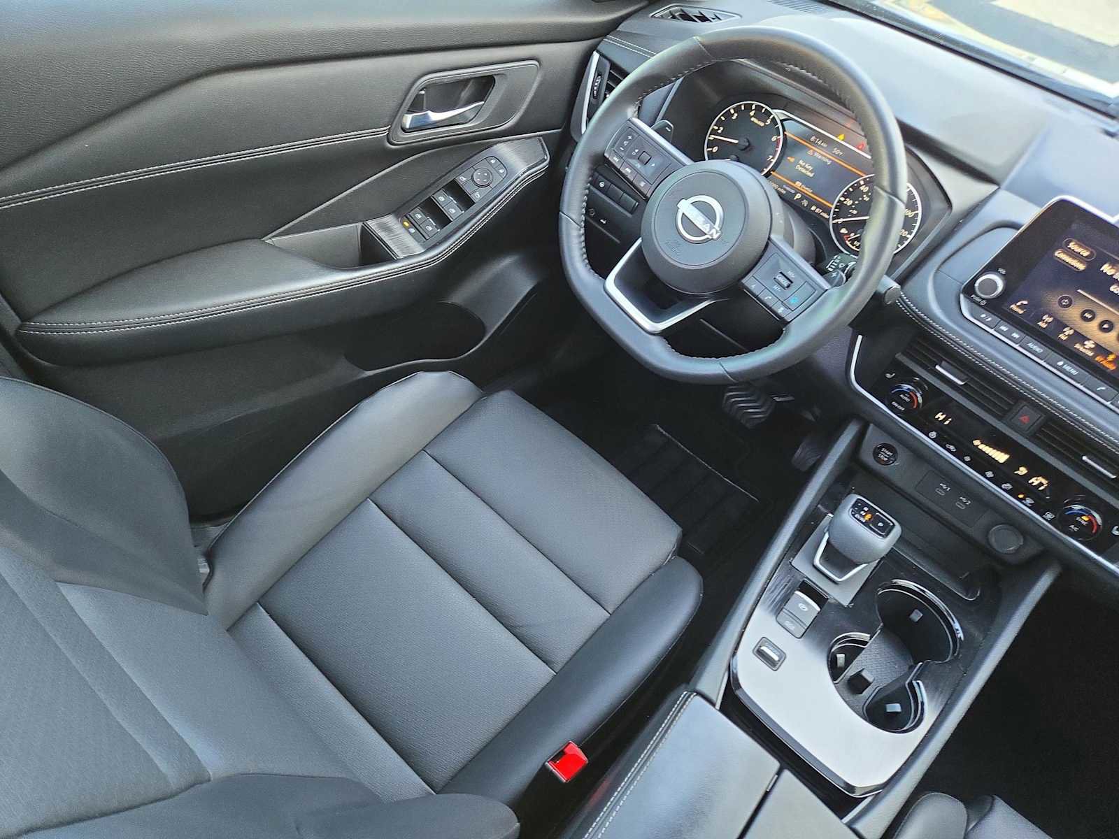 Used 2024 Nissan Rogue SV w/ SV Premium Package image 17