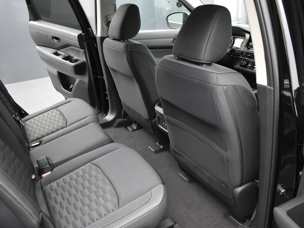 New 2025 Nissan Pathfinder S image 17