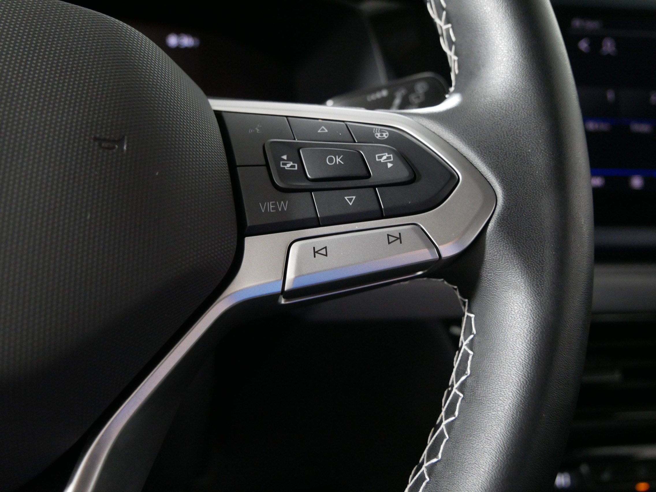 Used 2024 Volkswagen Taos SE image 28