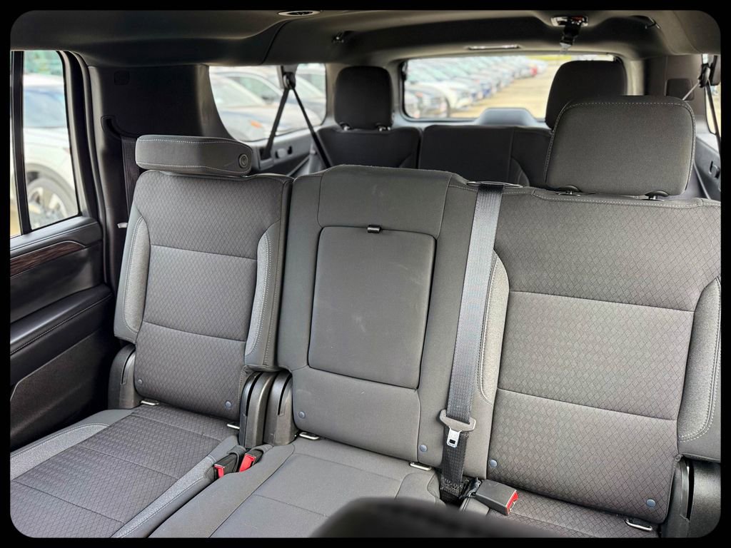 Used 2021 Chevrolet Suburban 2WD image 24