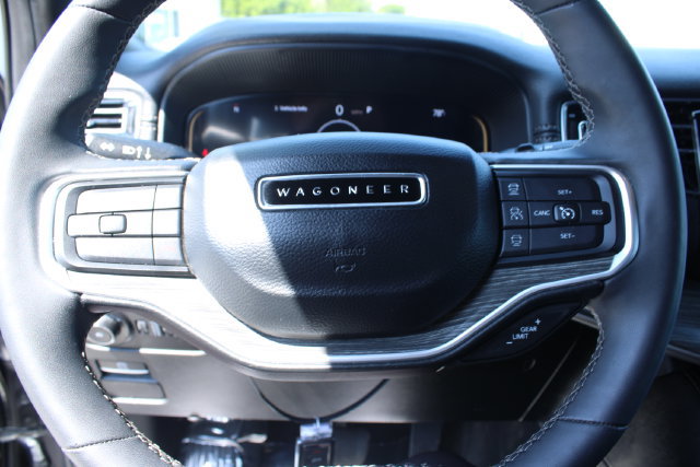 Used 2024 Jeep Wagoneer L Series II AWD/4WD image 21