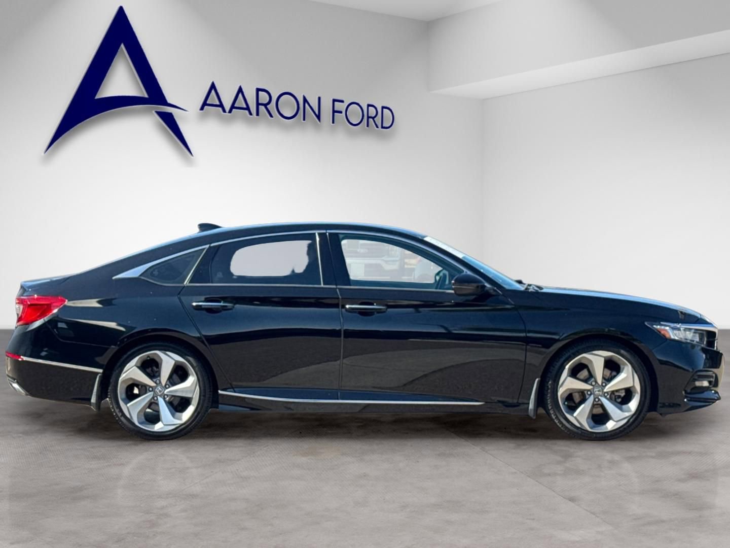 Used 2018 Honda Accord Touring image 7