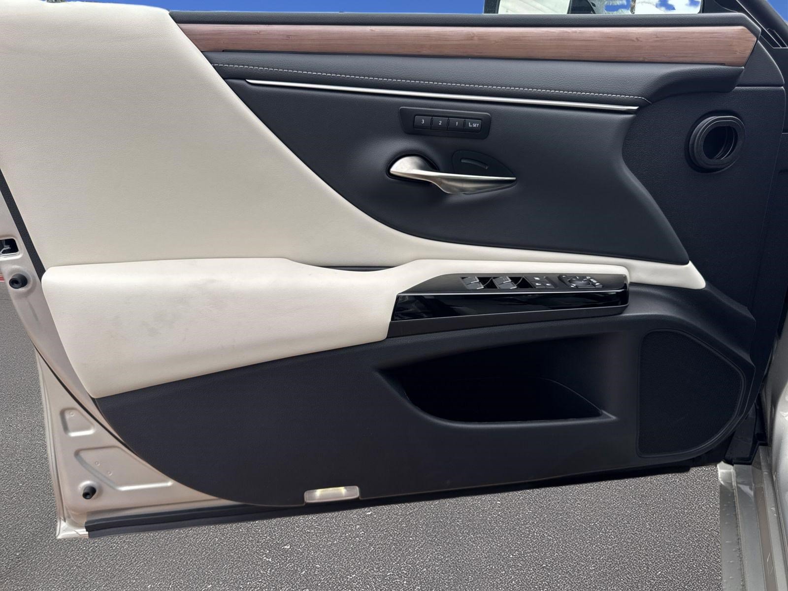 New 2025 Lexus ES 350 w/ Premium Package image 15