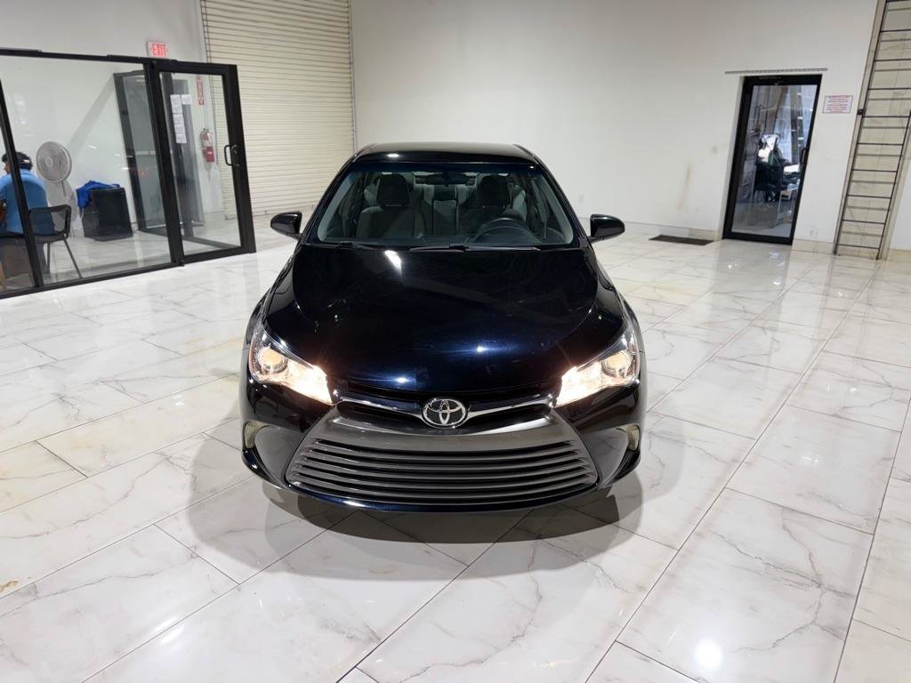 Used 2017 Toyota Camry LE FWD image 2