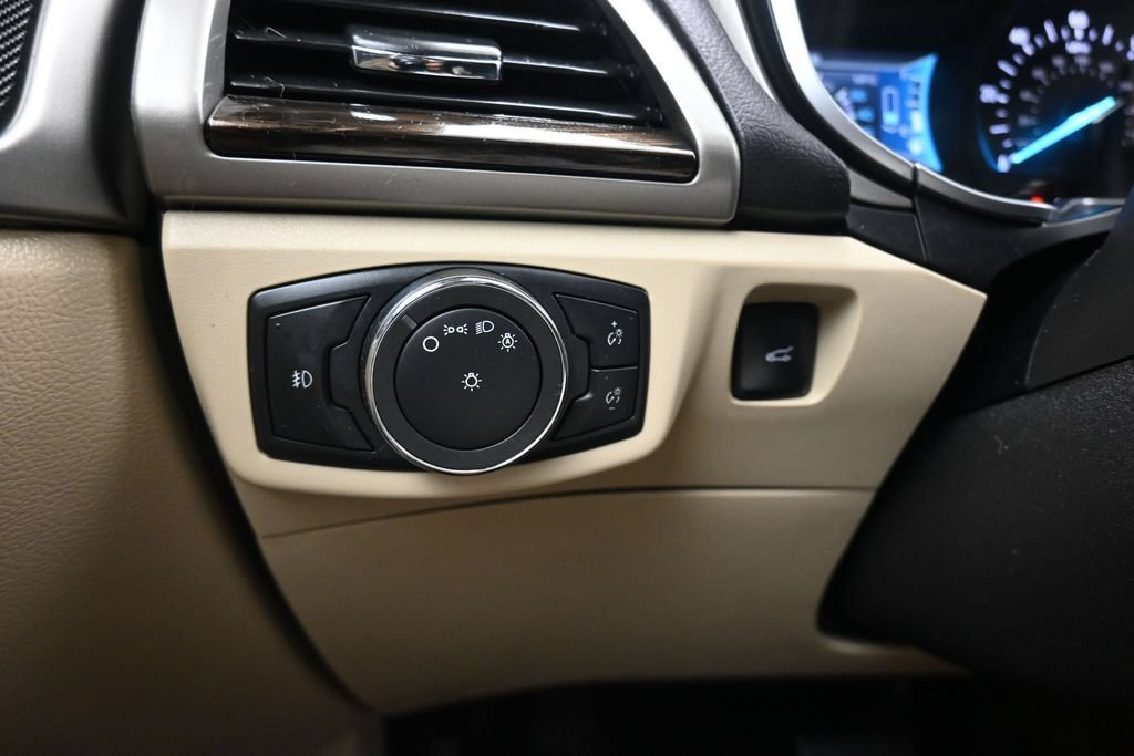 Used 2015 Ford Fusion SE w/ Equipment Group 502A FWD image 23