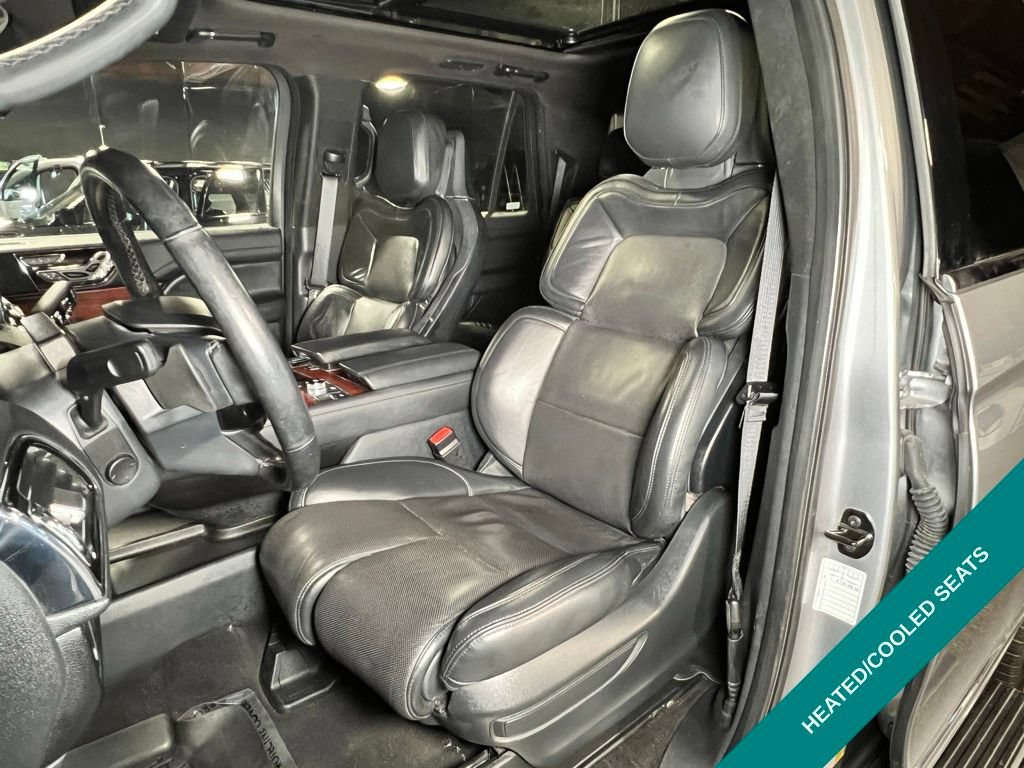 Used 2023 Lincoln Navigator Reserve AWD/4WD image 3