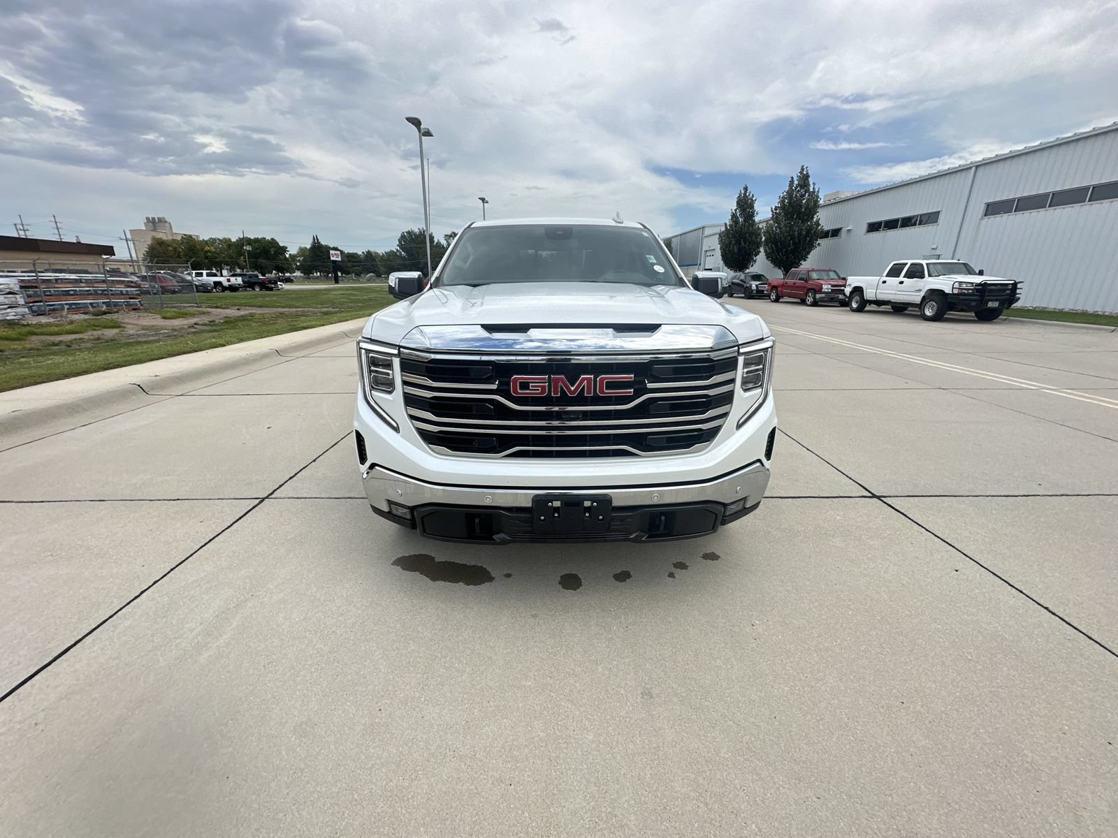 Used 2024 GMC Sierra 1500 SLT w/ SLT Premium Plus Package AWD/4WD image 15