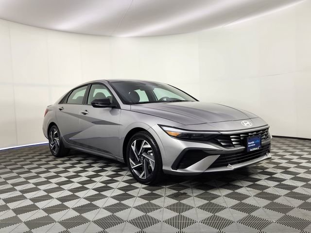Certified 2025 Hyundai Elantra Sport FWD image 6