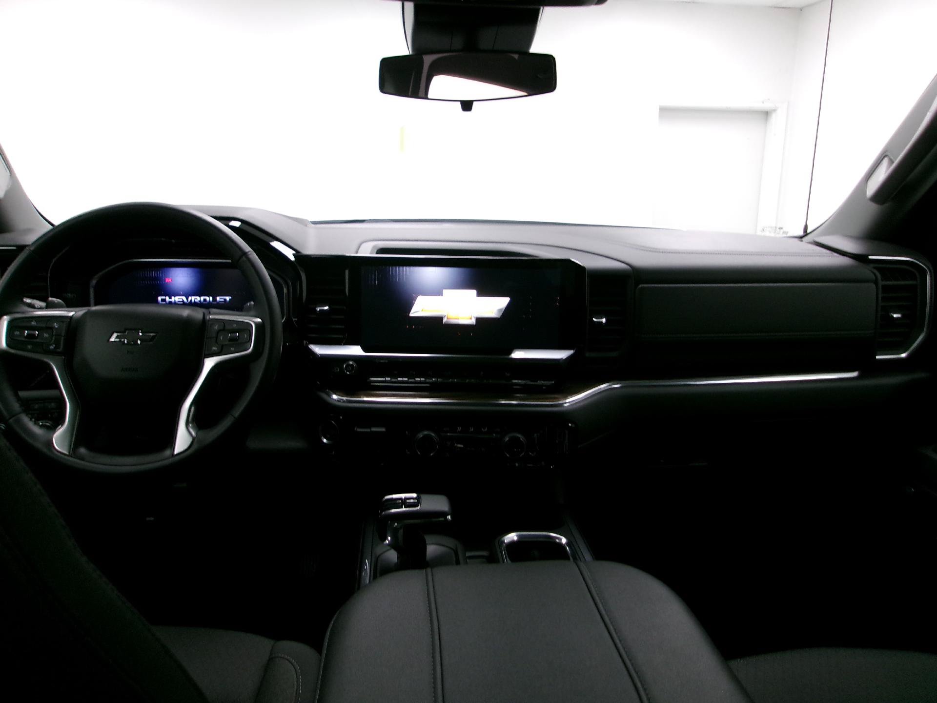 Used 2023 Chevrolet Silverado 1500 RST w/ Redline Edition AWD/4WD image 9