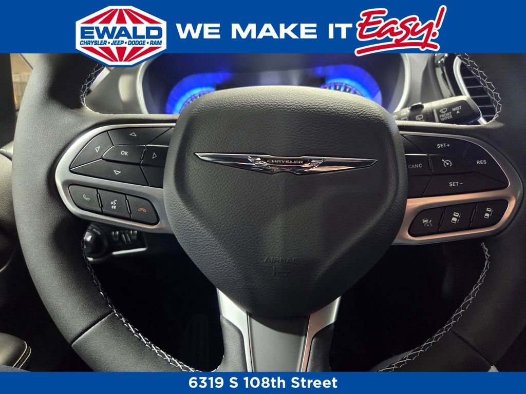 New 2026 Chrysler Pacifica Select FWD image 6