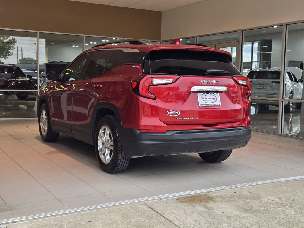 Used 2022 GMC Terrain SLE w/ Driver Convenience Package FWD image 5
